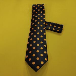 MEN'S ST. PATRICK BLACK/GOLD POLKA DOT TIE AND POCKET SQUARE SET.